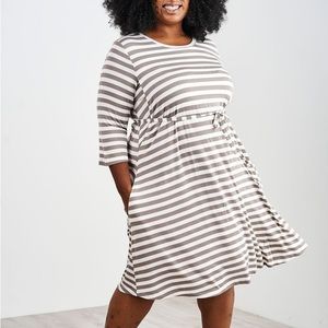 1x Latched Mama 3/4 Sleeve Swing Nursing Dress Taupe Stripe EUC